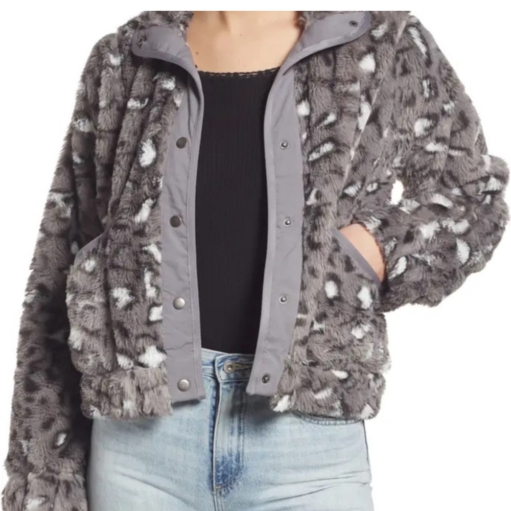 Socialite Vegan Gray and White Teddy Snow Leopard Jacket